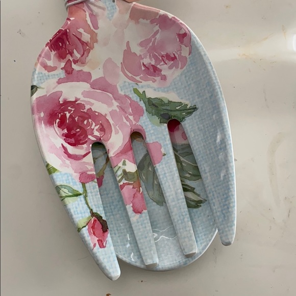 Sur la table ROSE NUAGE MELAMINE SERVERS, SET OF 2 - Picture 6 of 7